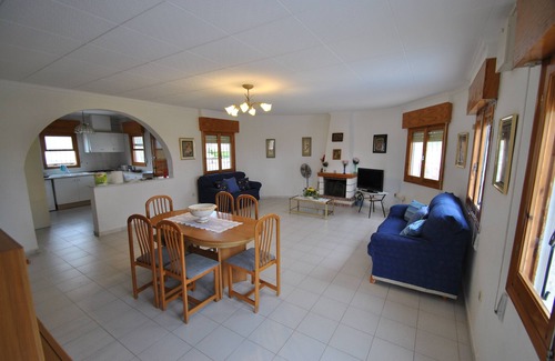 Torrevieja Villa | Discover Torrevieja Villa with Private Pool & Spa Amenities