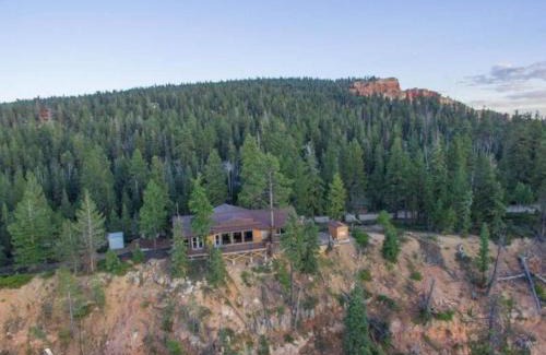 Duck Creek Village House | Torrey's Getaway Cabin