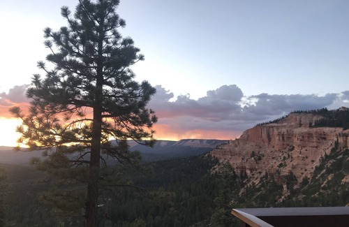 Duck Creek Village House | Premier Cabin Retreat at Zion View Mtn Estates - Pet Friendly