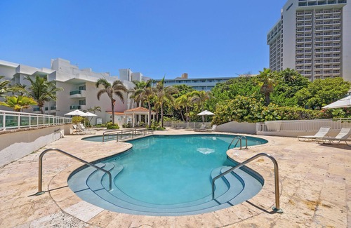 Puerta de Tierra Apartment | Elegant Tortoise Studio with Ocean View and Pool Access