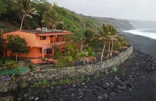 Sao Filipe Bed & Breakfast | Beachfront Tortuga B&B with Paradise Garden & Delicious Dining