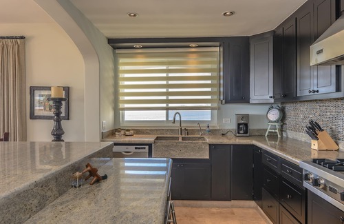 Zona Hotelera Condo | Experience TORTUGA: Ocean Front Villa with Spa & Pool