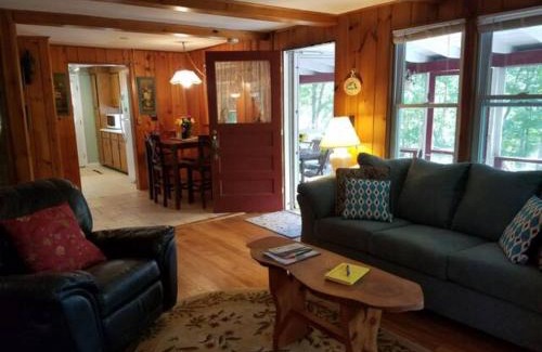 Hillsdale House | Pet-Friendly Tory Hill: Ideal for Families and Travelers