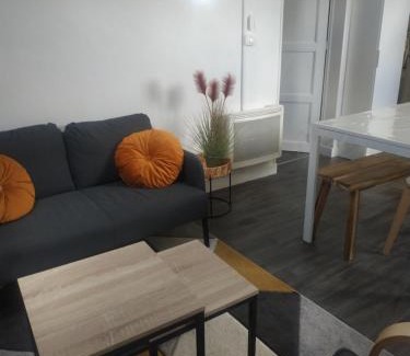 Barriere Saint Marc Apartment | Discover Tosca: Family-Friendly Apartment with Free Parking