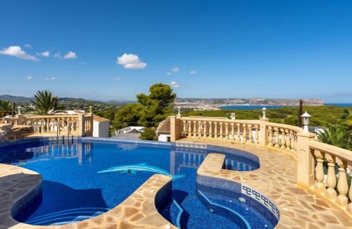El Tosalet House | Relax at Toscamolino: Oceanfront Pool & Spa Retreat