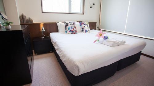 Hirafu House | Top-Rated Toshokan #2: Family-Friendly with Hot Tub & Breakfast