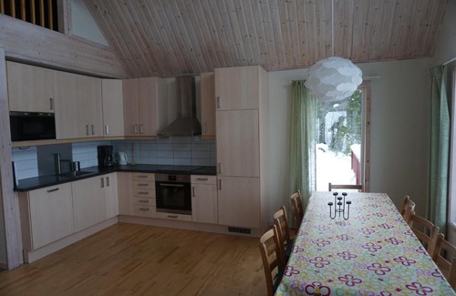 Vinje Apartment | Inviting Totakbu: Pet-Friendly Getaway with Hot Tub
