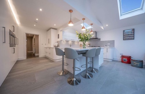 Stratford-upon-Avon House | Indulgent Retreat in Stratford upon Avon with Spa Access
