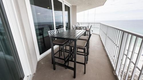 Gulf Lagoon Beach Apartment | Oceanfront 3BR Rental with Pools and Tiki Hut Oasis