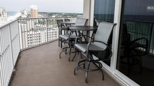 Gulf Lagoon Beach Apartment | Oceanfront 3BR Rental with Pools and Tiki Hut Oasis