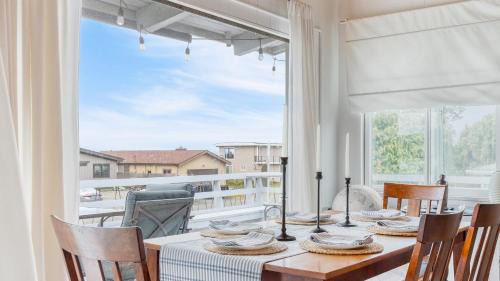 Coupeville House | Beachfront Getaway with Pool and Pet-Friendly Amenities