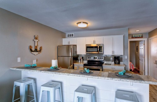 Osage Beach Condo | Stunning 1-Bedroom Condo with Lake Views and Pool Access