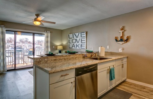 Osage Beach Condo | Stunning 1-Bedroom Condo with Lake Views and Pool Access