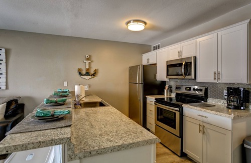 Osage Beach Condo | Stunning 1-Bedroom Condo with Lake Views and Pool Access