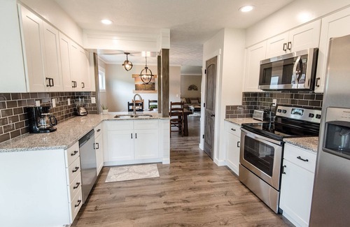 Havelock House | Renovated Retreat Near MCAS Cherry Point – 10/10 Rating!