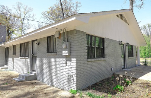 Tougaloo House | Renovated Retreat in Lakeover Community - Top Rated Stay