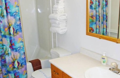 Christina Lake Hotel | Discover Totem Motel & Resort: Family-Friendly Retreat
