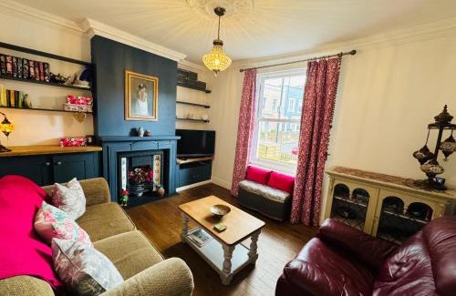 Bristol House | Stylish Home with Vintage Charm in Old Totterdown