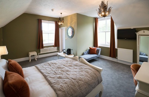 Henfield Hotel | Stay at Tottington Manor: Family-Friendly with Breakfast