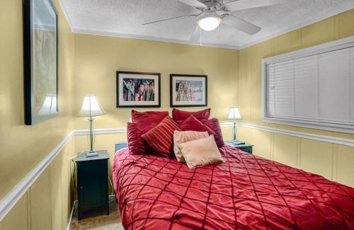 Snowshoe Apartment | TOTW214 Slope Side Condo WiFi Next To Lift Parking
