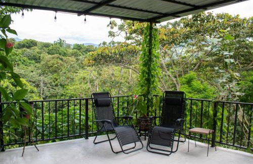Arenal Hotel | Relax at Toucan Lane Hotel with Oceanfront Dining