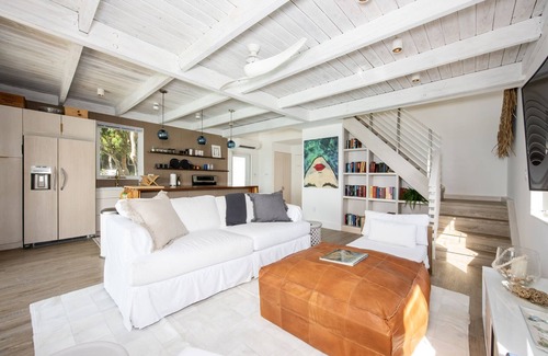 Savannah Sound Cottage | Unforgettable Touch of Class Cottage on the Caribbean Coast