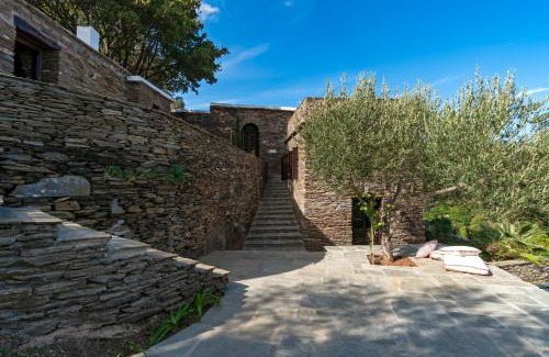 Andros Town Villa | Experience Touchstone House: Oceanfront Pet-Friendly Retreat