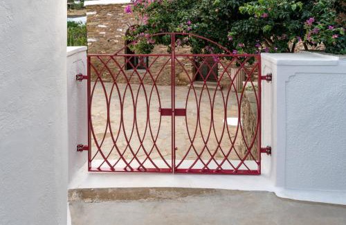 Andros Town Villa | Experience Touchstone House: Oceanfront Pet-Friendly Retreat