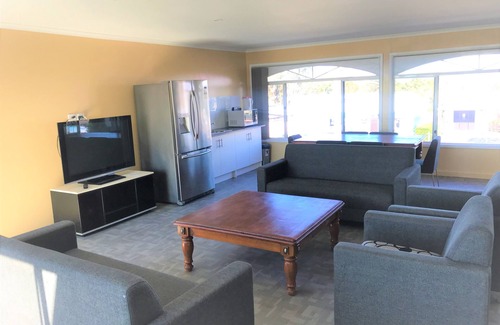 Toukley Hotel | Comfortable Stay at Toukley Motor Inn with Family Amenities