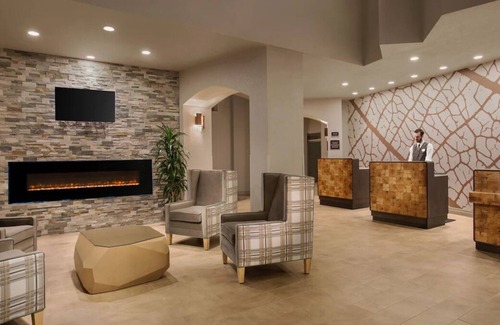 Lake Forest House | Tour Around Oregon! Pool, Parking, Close to Tryon Creek State Natural Area