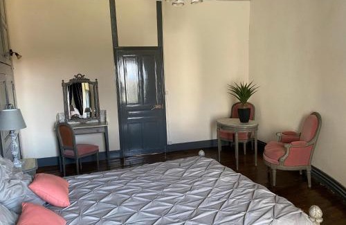 Le Cendre Apartment | Discover Tour du Château de Gondole: Pet & Child Friendly Stay