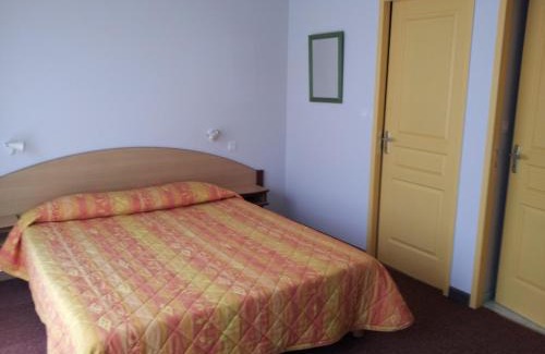 Lesparre-Medoc Hotel | Family-Friendly Stay at Tour Hôtel with Great Reviews