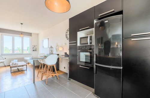Tourcoing Apartment | Tourcoing - Unique 2-Person Flat with Spa & Breakfast