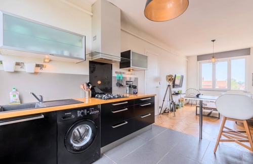 Tourcoing Apartment | Tourcoing - Unique 2-Person Flat with Spa & Breakfast