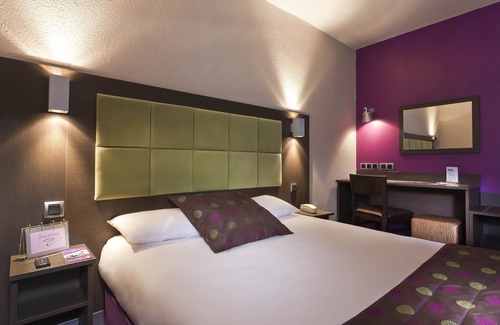 La Chaussee-Saint-Victor Hotel | Budget-Friendly Stay at TourHôtel with Breakfast Included