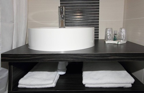 La Chaussee-Saint-Victor Hotel | Budget-Friendly Stay at TourHôtel with Breakfast Included