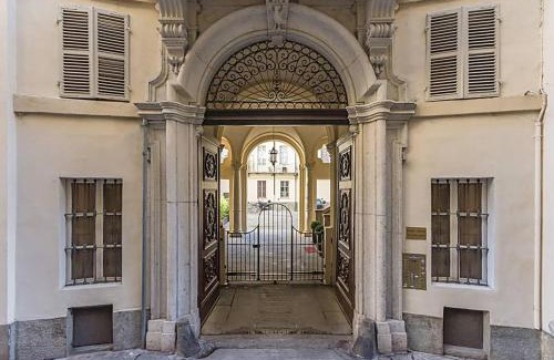 Roman Quarter Apartment | Pet-Friendly TOURinTURIN Apartment in Central Torino