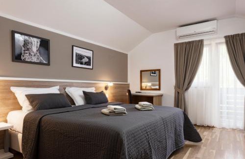 Ostarski Stanovi Resort | Top Rated Tourist Center Marko with Oceanfront Pool Access