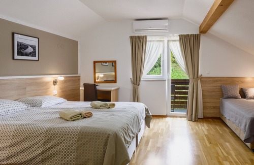 Ostarski Stanovi Bed & Breakfast | Explore Comfort at Tourist Center Marko with Pool & Kitchen