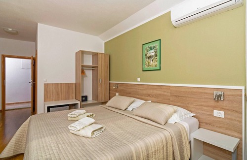 Ostarski Stanovi Bed & Breakfast | Explore Comfort at Tourist Center Marko with Pool & Kitchen