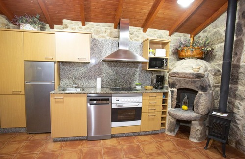 Ponte Caldelas Cottage | Beautiful Tourist Cottage in Pontecaldelas with Garden & BBQ