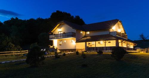 Salovci House | Discover Comfort at Tourist Farm Mali Raj with Pool & Spa