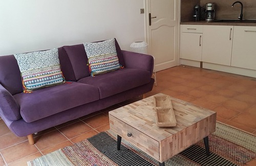 Uzes Apartment | Convenient Stay at Tourist Furniture Near Haribo Museum