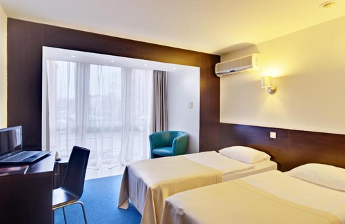 Kaliningrad Hotel | Budget-Friendly Tourist Hotel with Breakfast & Accessibility