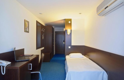 Kaliningrad Hotel | Budget-Friendly Tourist Hotel with Breakfast & Accessibility