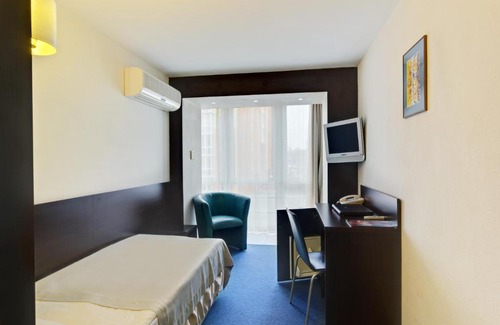 Kaliningrad Hotel | Budget-Friendly Tourist Hotel with Breakfast & Accessibility