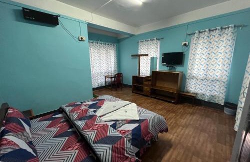 Tawang Hotel | Cozy Tourist Hut: Child-Friendly with Complimentary Breakfast