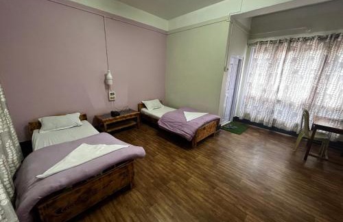 Tawang Hotel | Cozy Tourist Hut: Child-Friendly with Complimentary Breakfast