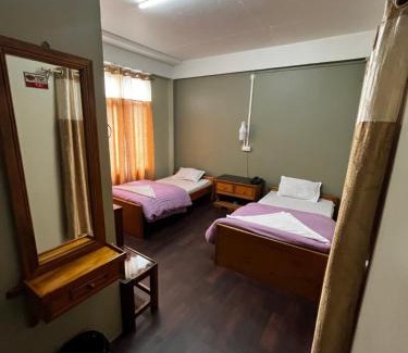 Tawang Hotel | Cozy Tourist Hut: Child-Friendly with Complimentary Breakfast