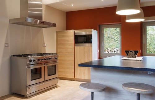 Joue-les-Tours Cottage | Ideal Retreat: TOURS Longére for 14 near City Center